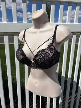 Victoria’s Secret Bombshell Push up Bra, Size 32D, Never Worn